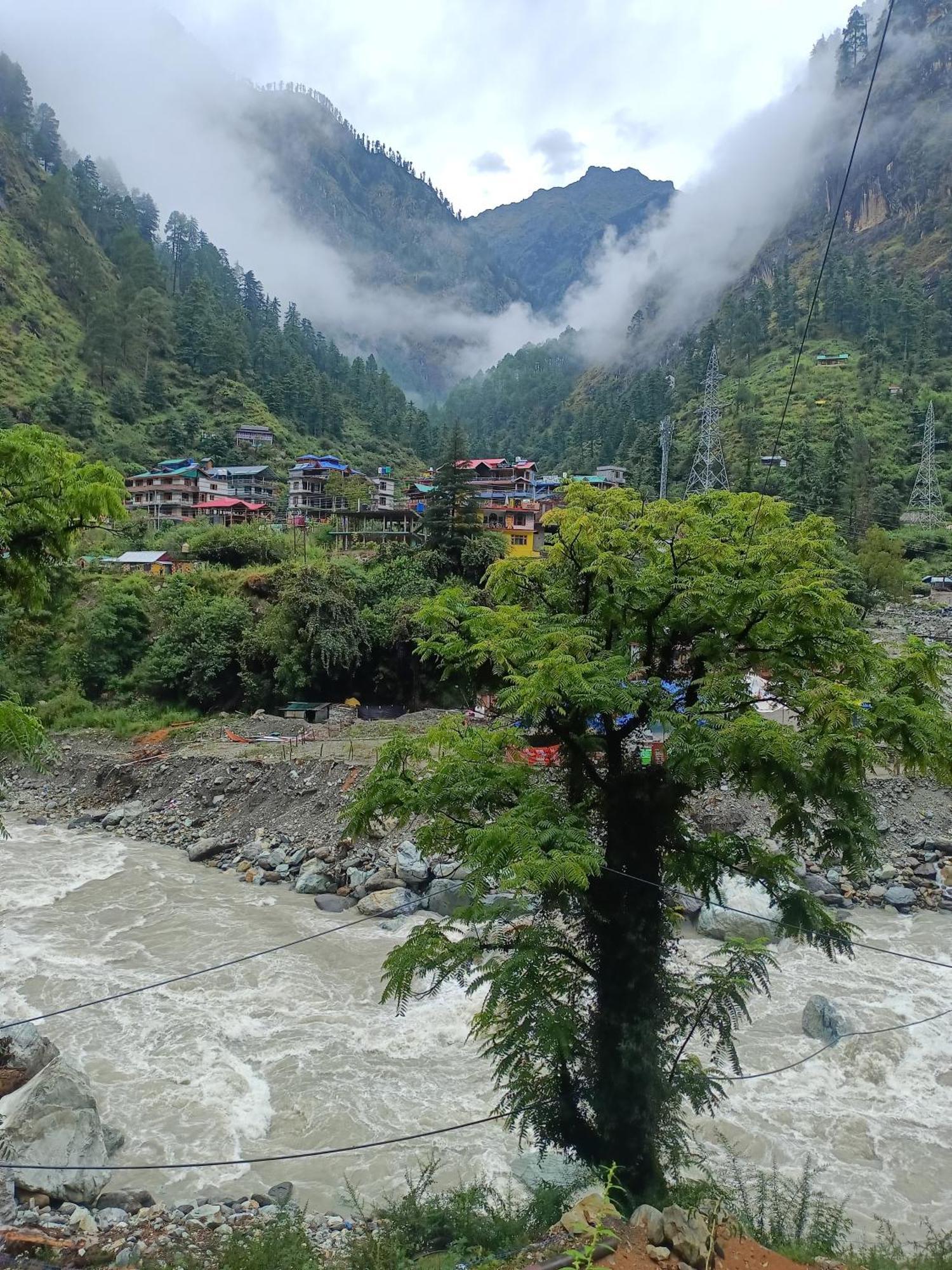 Pahadirovers Homestay & Cafe Kasol Εξωτερικό φωτογραφία