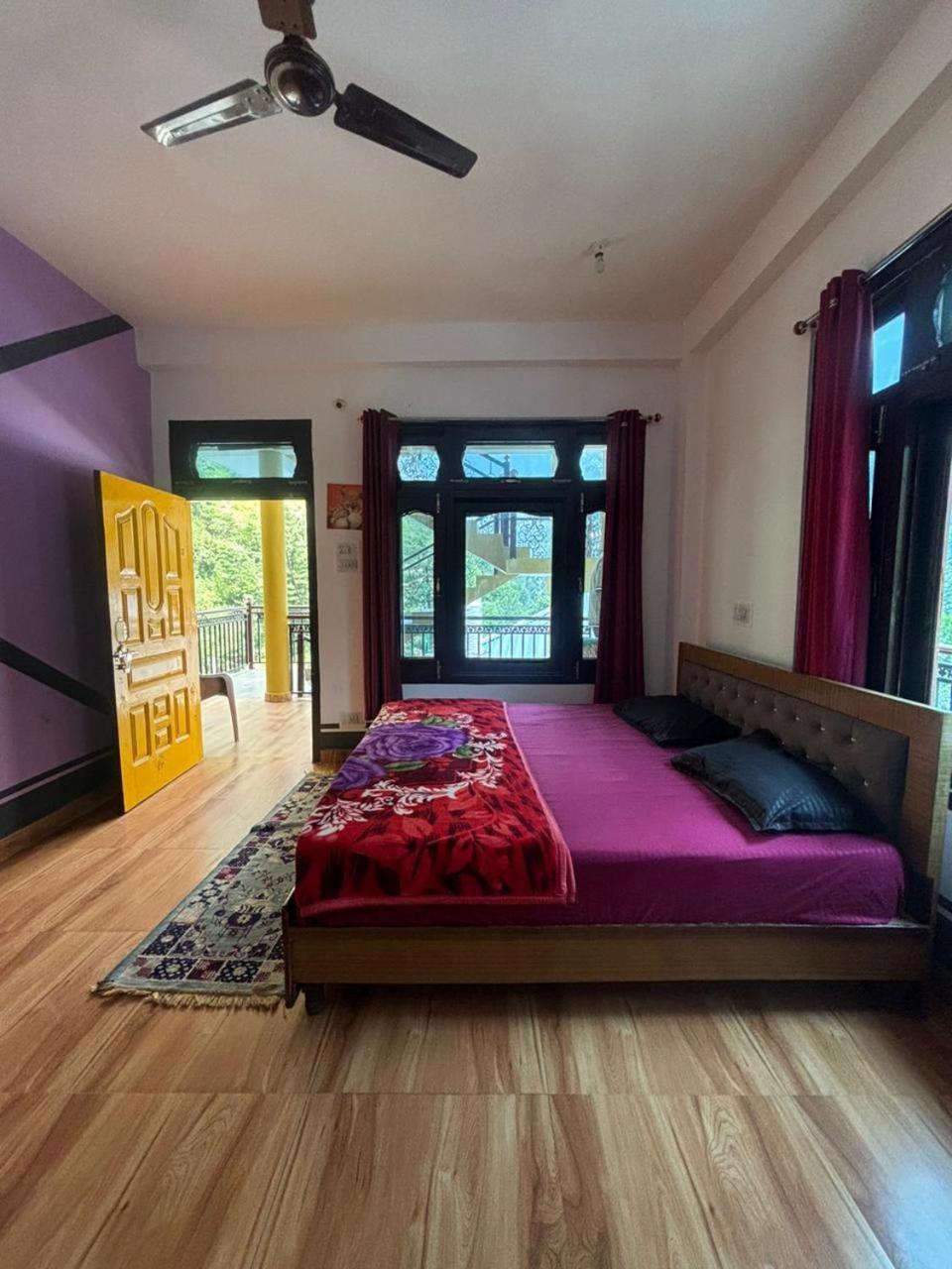 Pahadirovers Homestay & Cafe Kasol Εξωτερικό φωτογραφία