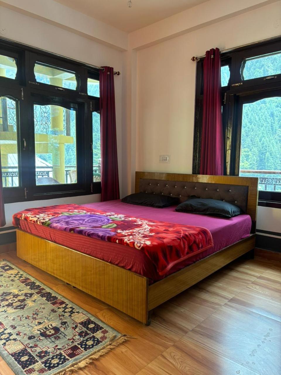 Pahadirovers Homestay & Cafe Kasol Εξωτερικό φωτογραφία