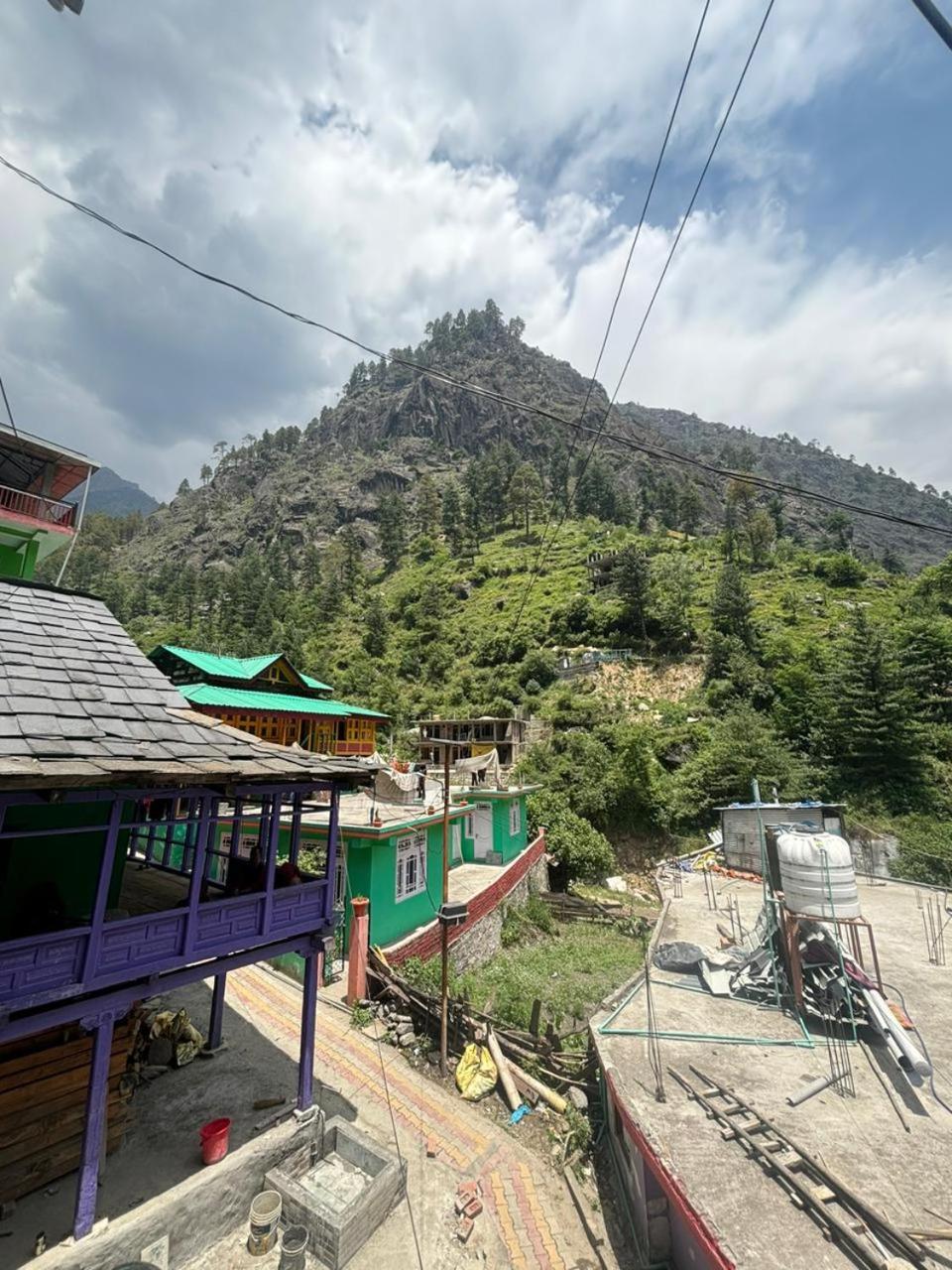 Pahadirovers Homestay & Cafe Kasol Εξωτερικό φωτογραφία