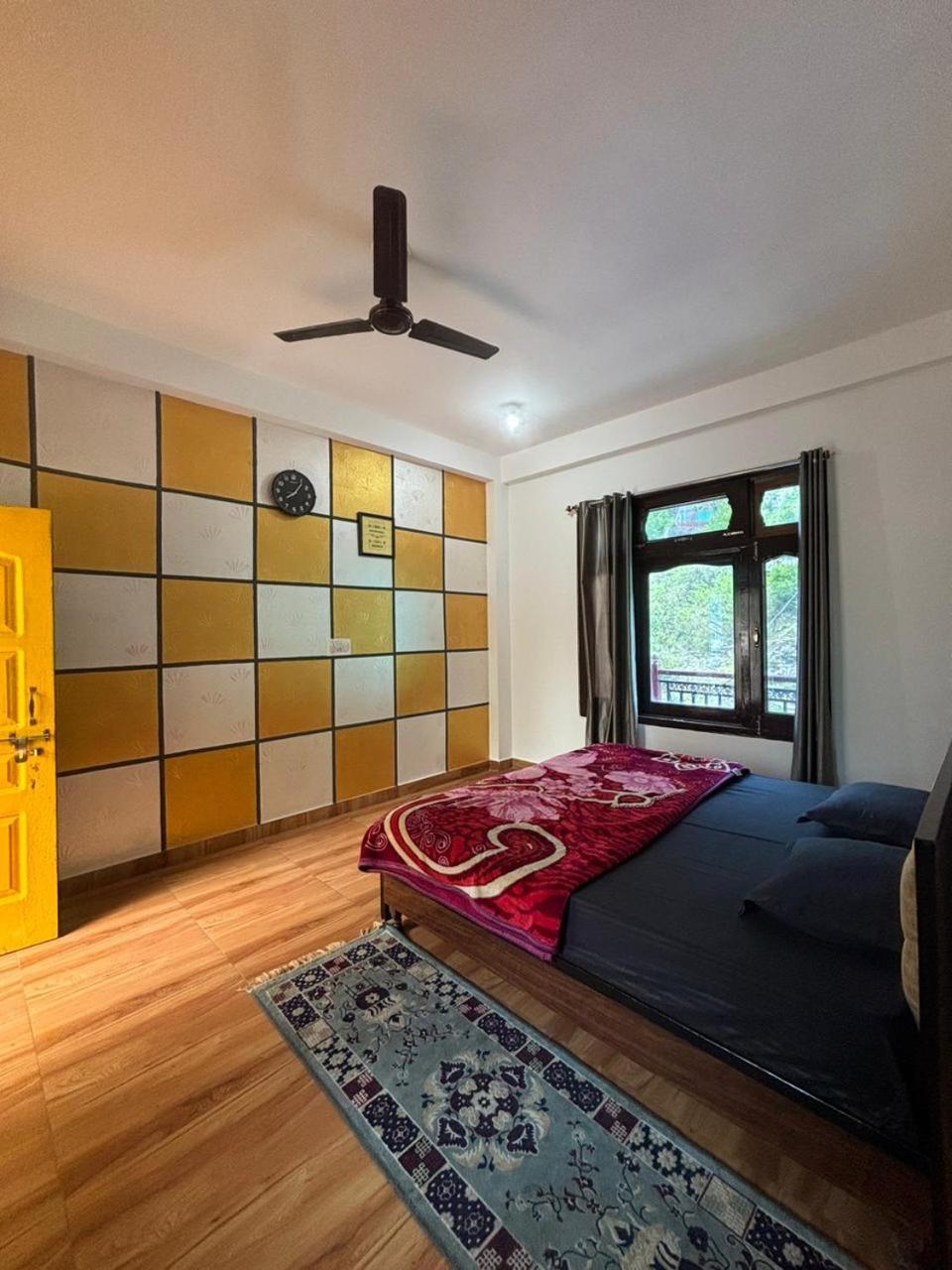 Pahadirovers Homestay & Cafe Kasol Εξωτερικό φωτογραφία