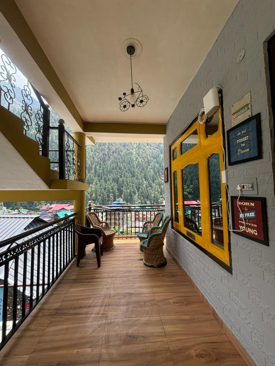 Pahadirovers Homestay & Cafe Kasol Εξωτερικό φωτογραφία