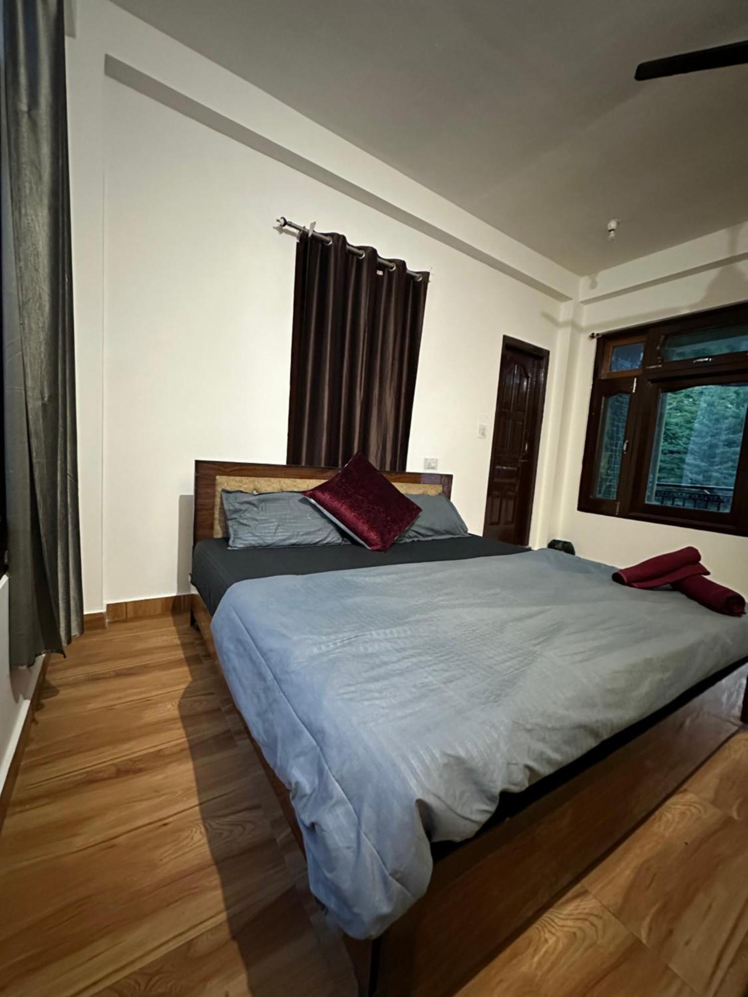 Pahadirovers Homestay & Cafe Kasol Εξωτερικό φωτογραφία