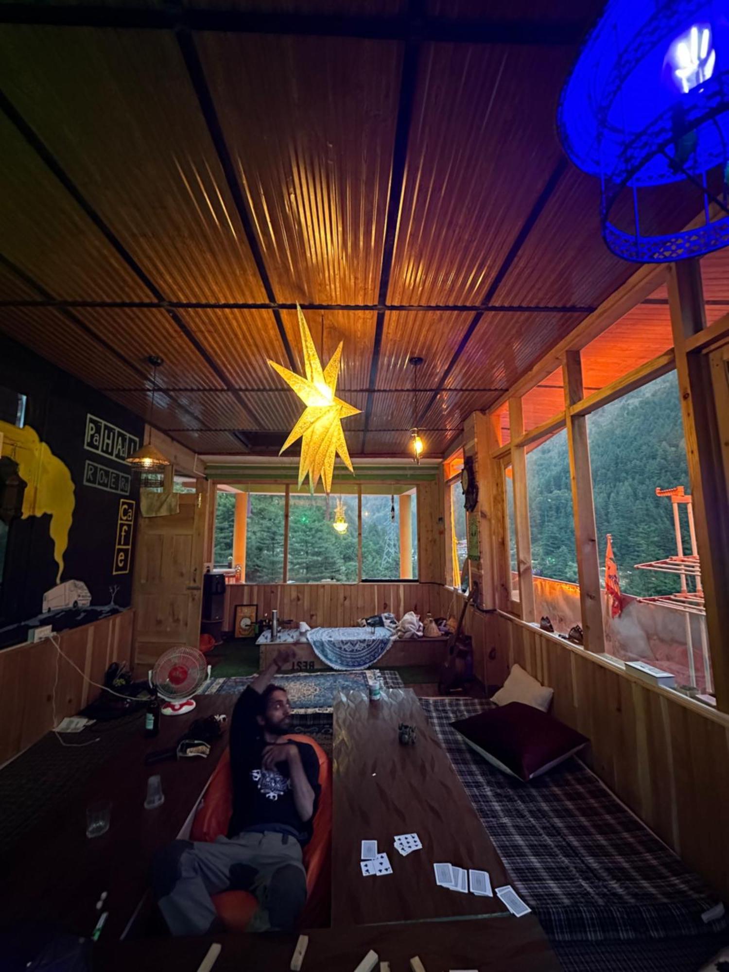 Pahadirovers Homestay & Cafe Kasol Εξωτερικό φωτογραφία