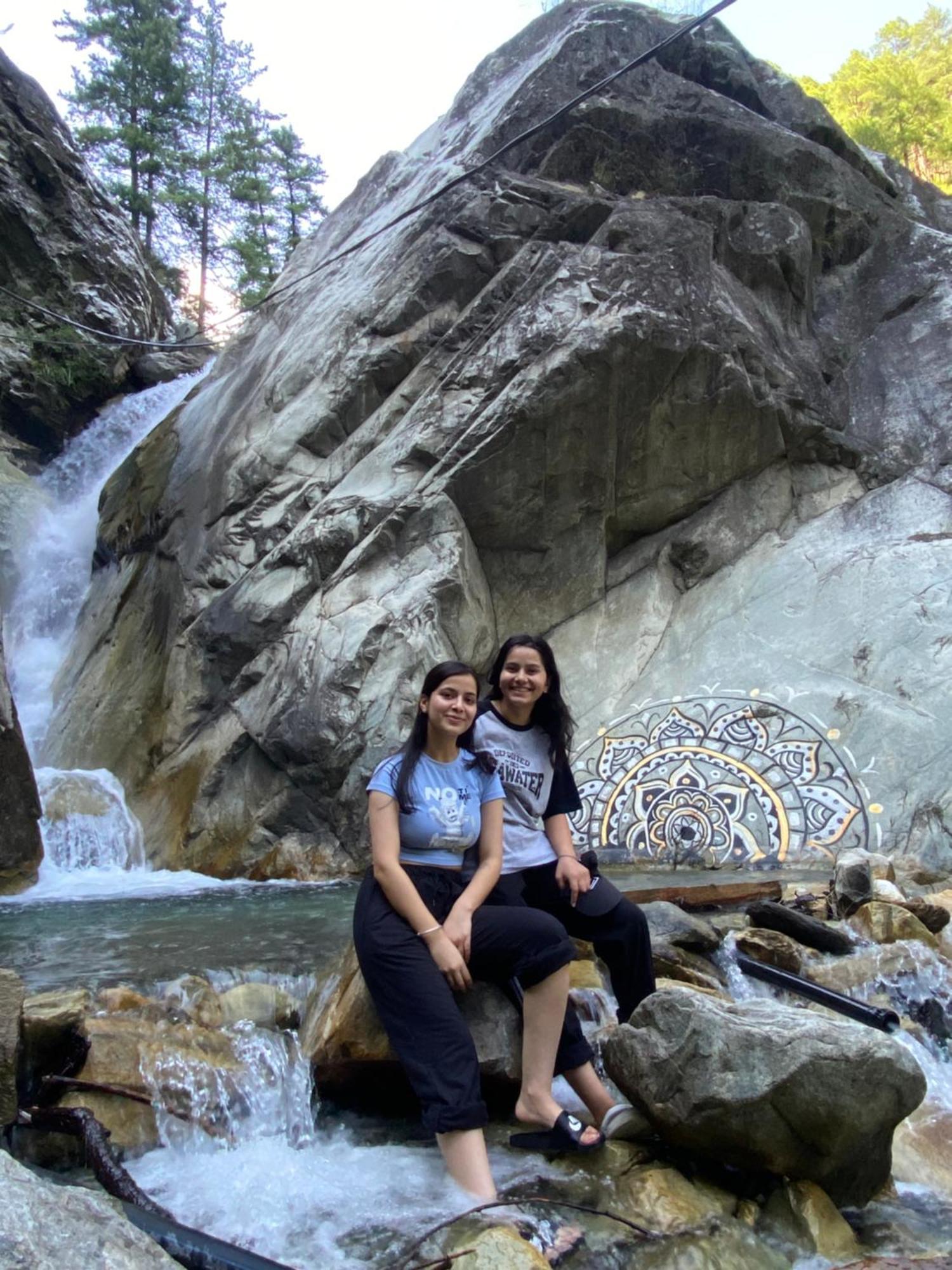 Pahadirovers Homestay & Cafe Kasol Εξωτερικό φωτογραφία